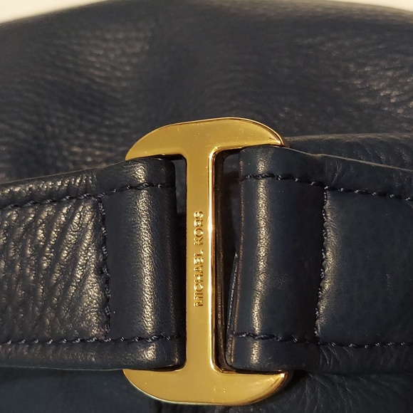 Micheal Kors  Navey Blue Soft Leather Bag. - Picture 6 of 10